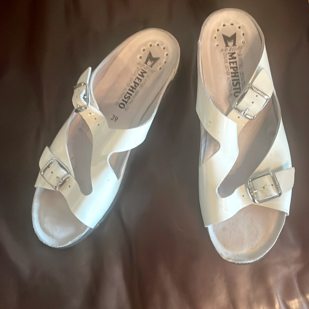 Soft cream patent leather mephisto sandals